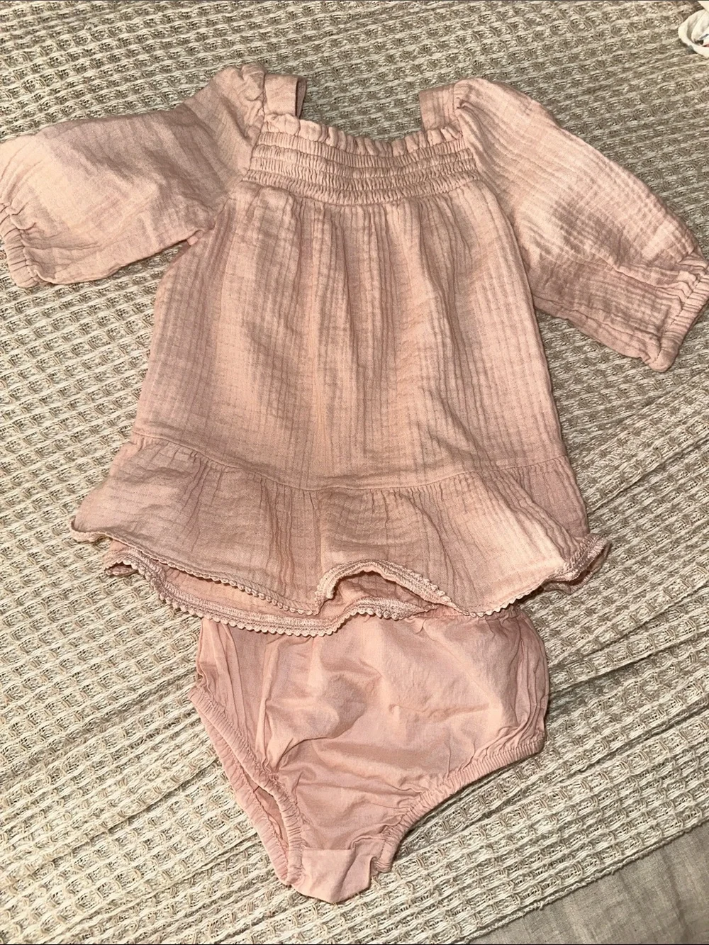 Bundle of 6 baby girl outfits